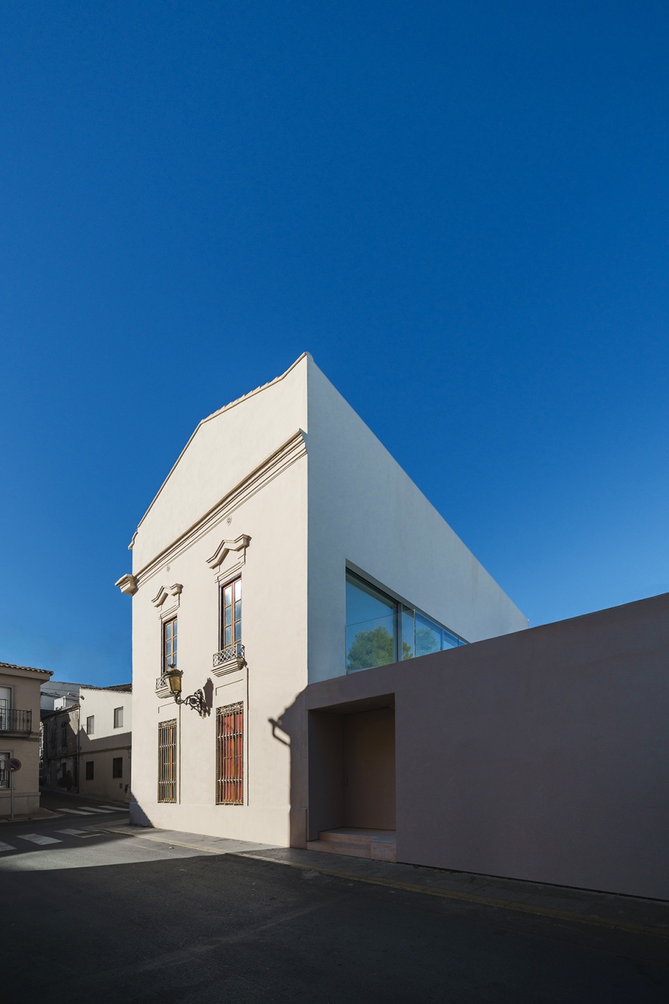 the empty house by fran silvestre arquitectos