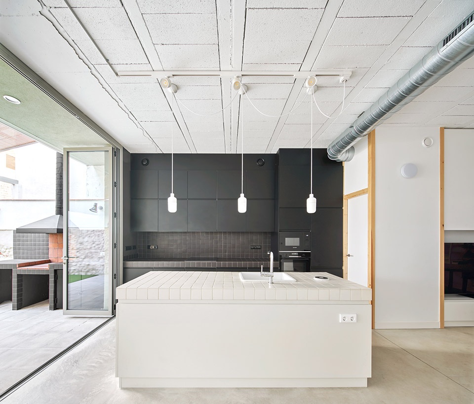 100joa new construction of a row house in mataro by vallribera arquitectes