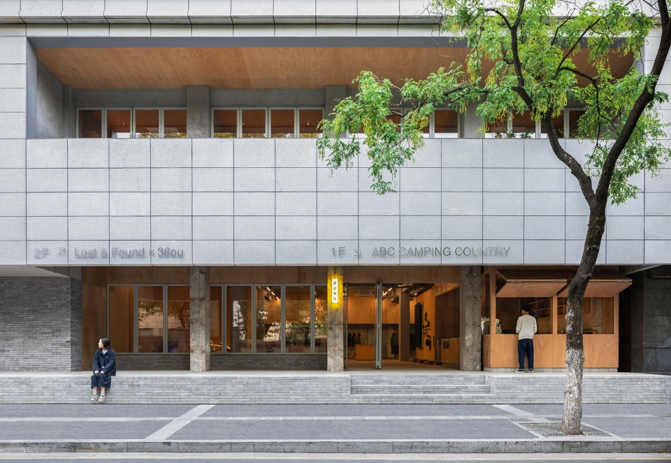 62 Beiting Lane Store China by MOU architecture studio