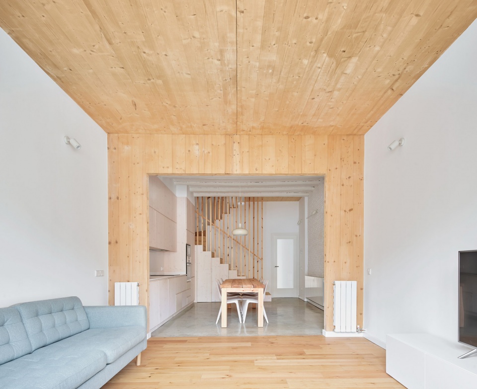 95pla renovation and expansion of a row house by vallribera arquitectes
