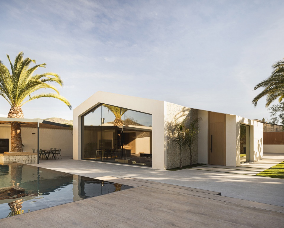 Home Refurbishment for Alejandro and Inma by Pablo Munoz Paya Arquitectos