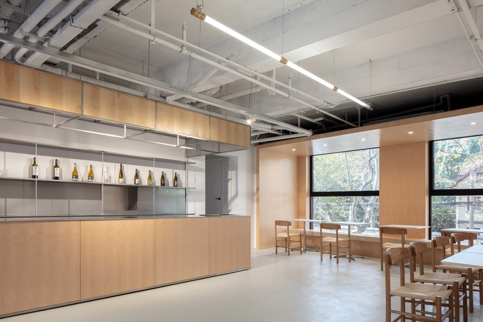 tough planet coffee market in shanghai by atah