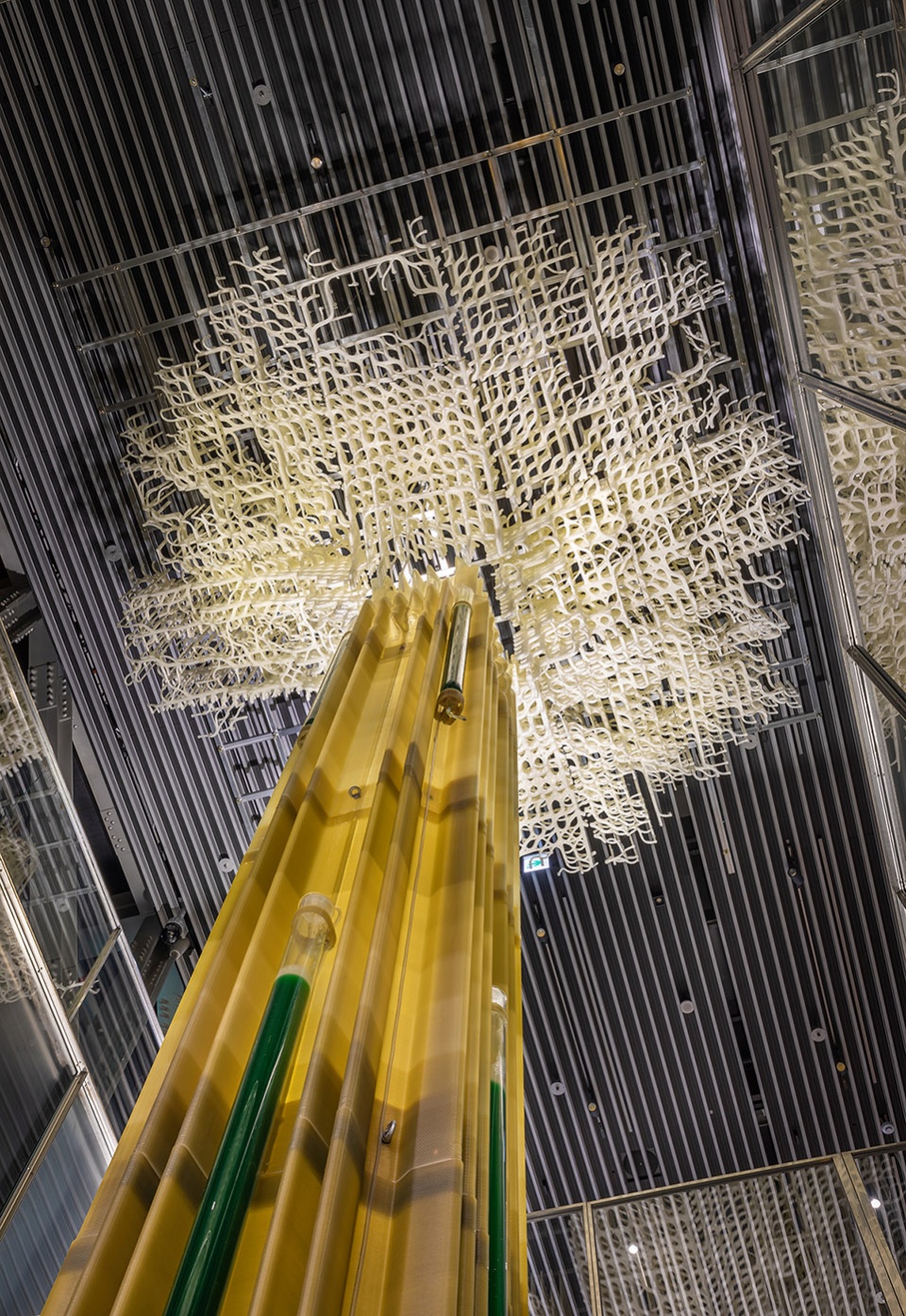 tree one photosynthetic sculpture by ecologicstudio