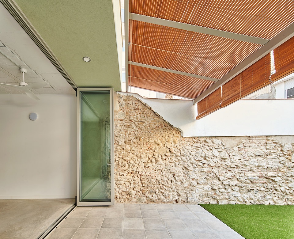 100joa new construction of a row house in mataro by vallribera arquitectes