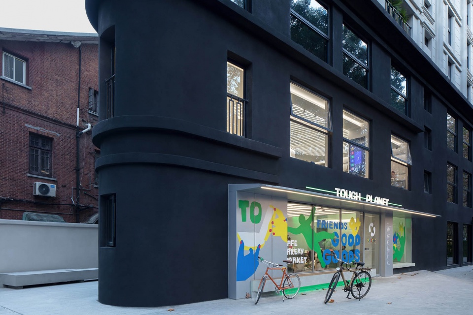 tough planet coffee market in shanghai by atah