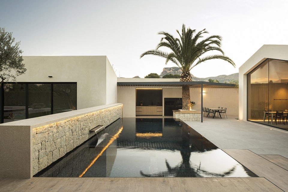 Home Refurbishment for Alejandro and Inma by Pablo Munoz Paya Arquitectos