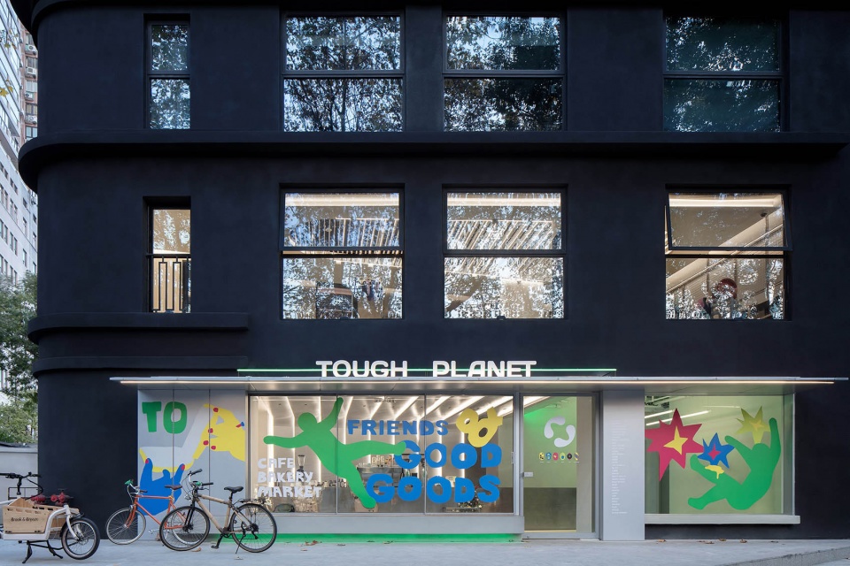 tough planet coffee market in shanghai by atah