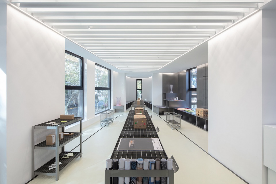 tough planet coffee market in shanghai by atah