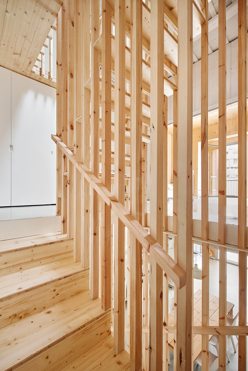 95pla renovation and expansion of a row house by vallribera arquitectes