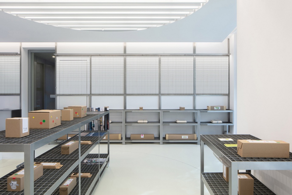 tough planet coffee market in shanghai by atah