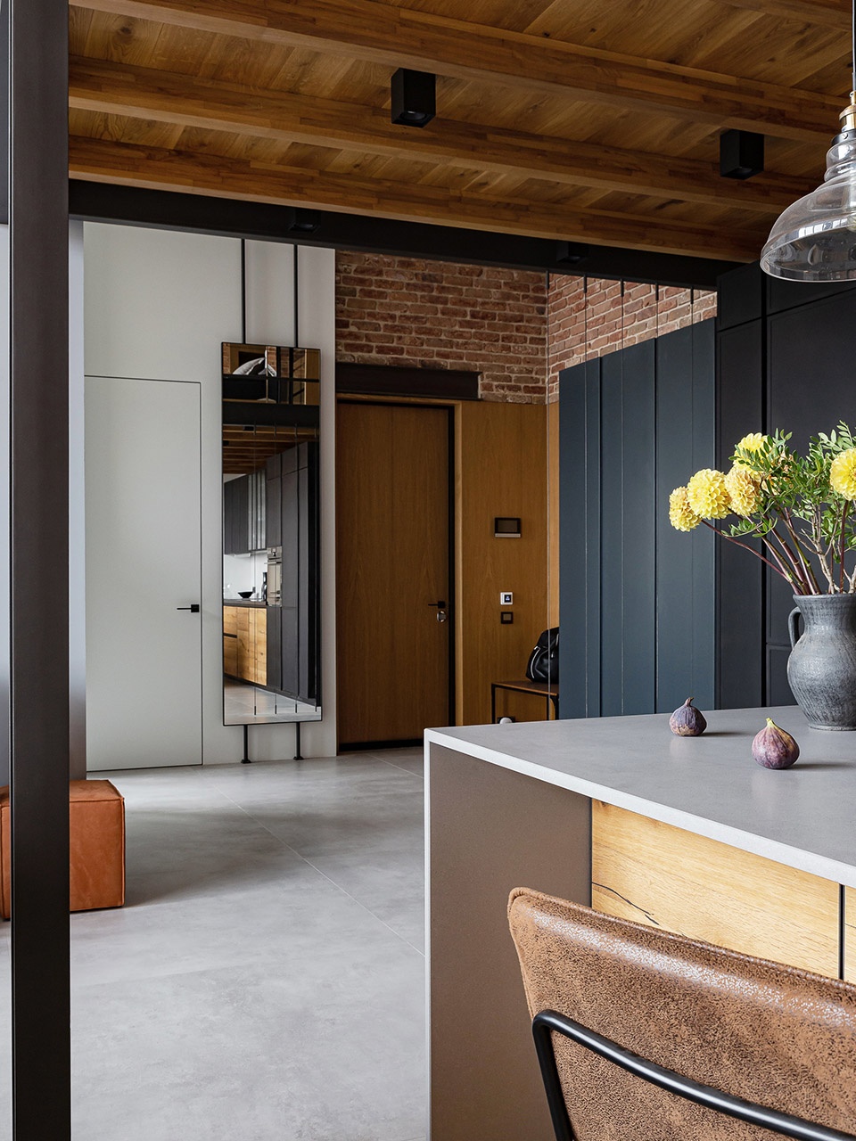 LOFT APARTMENT by ZROBIM architects