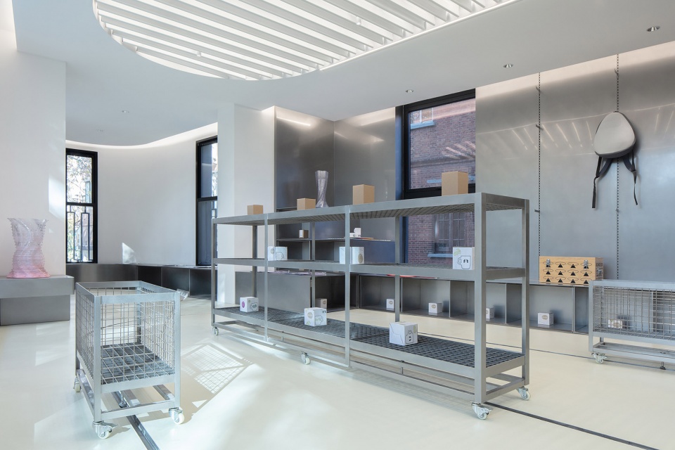 tough planet coffee market in shanghai by atah