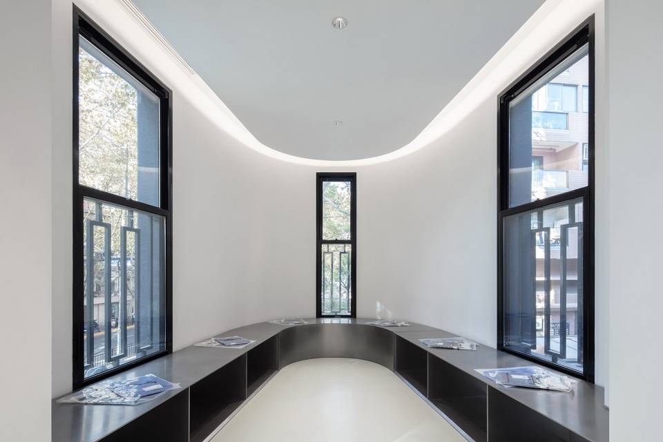 tough planet coffee market in shanghai by atah