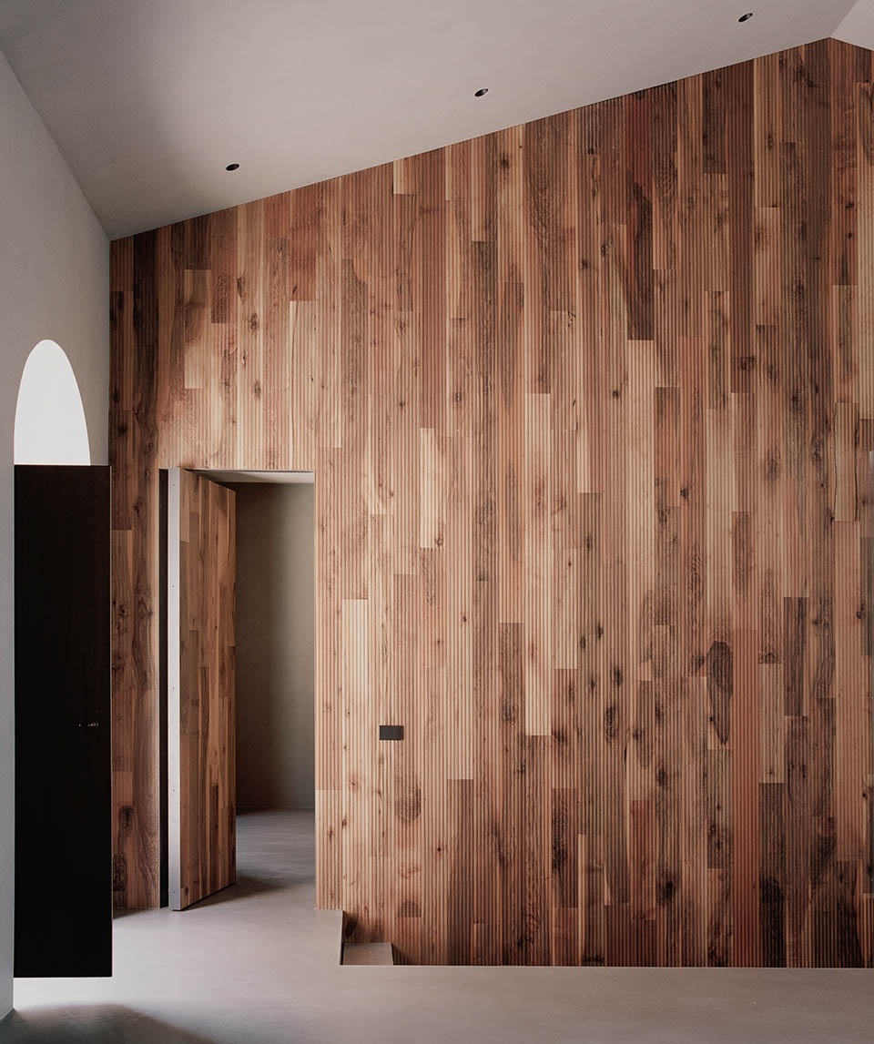 mountain foothill home by andrea eusebi