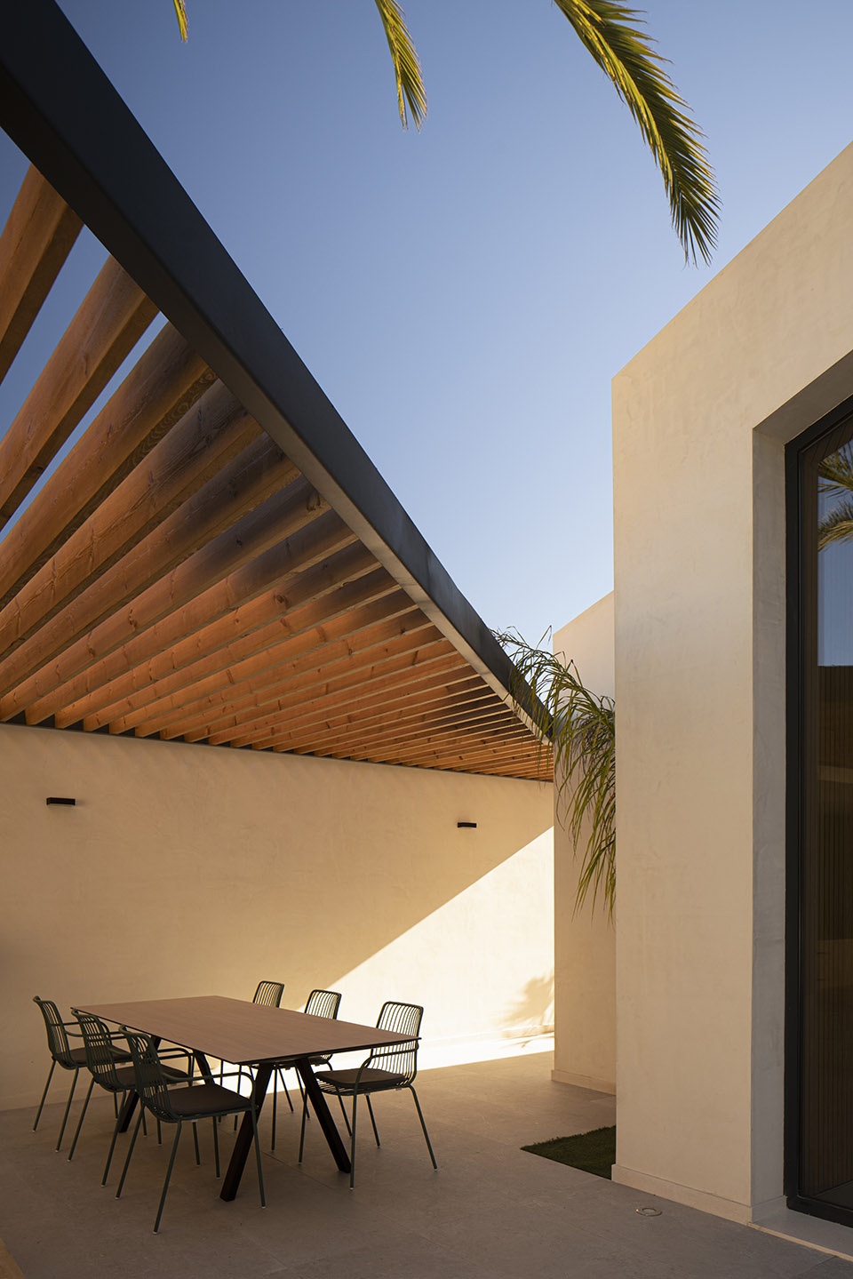 Home Refurbishment for Alejandro and Inma by Pablo Munoz Paya Arquitectos