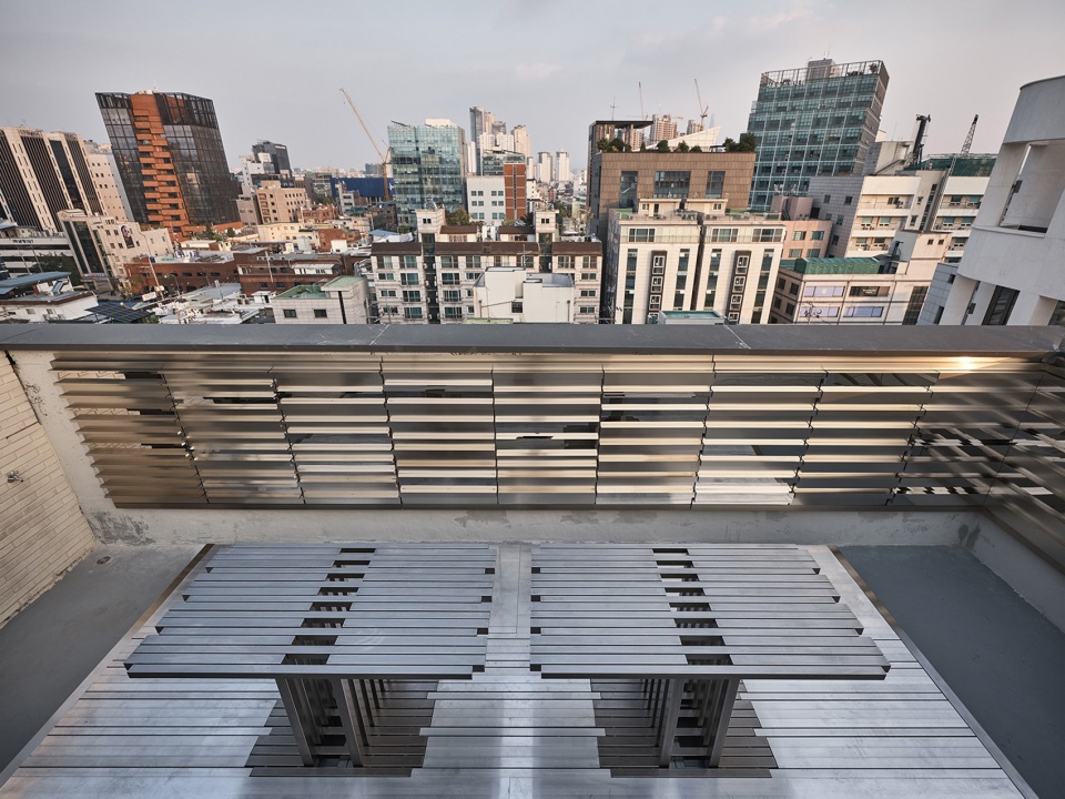 Seongsu Dong Gallery 55 by Morphosis