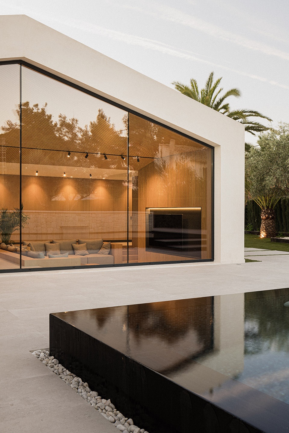 Home Refurbishment for Alejandro and Inma by Pablo Munoz Paya Arquitectos