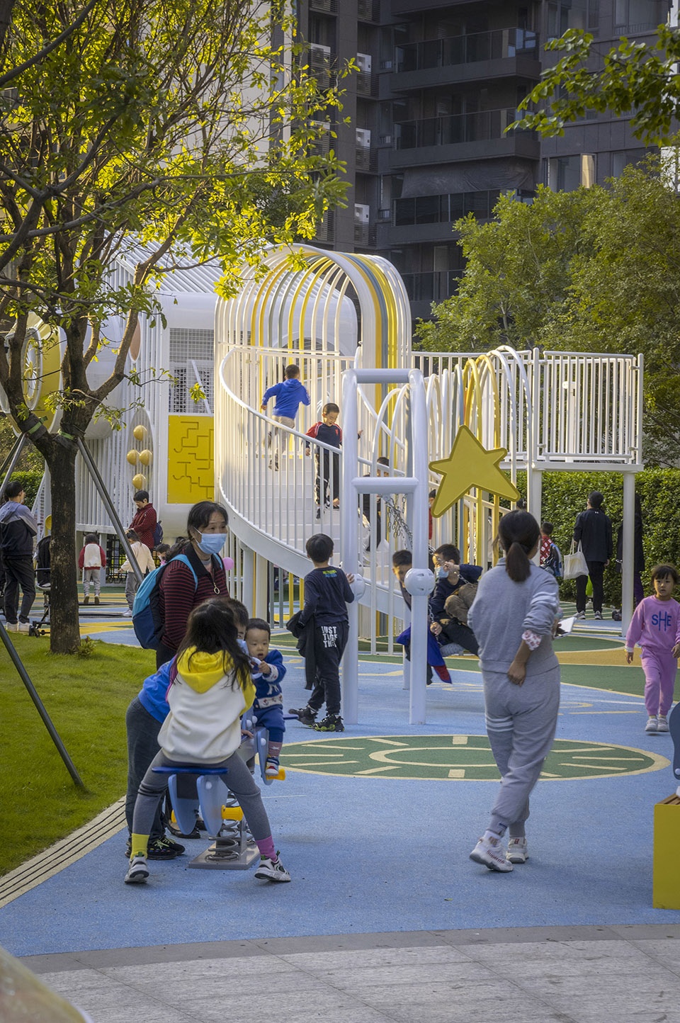 Shenzhen Yanlord Four Seasons New Gardens China by CICADA PUYU STUDIO
