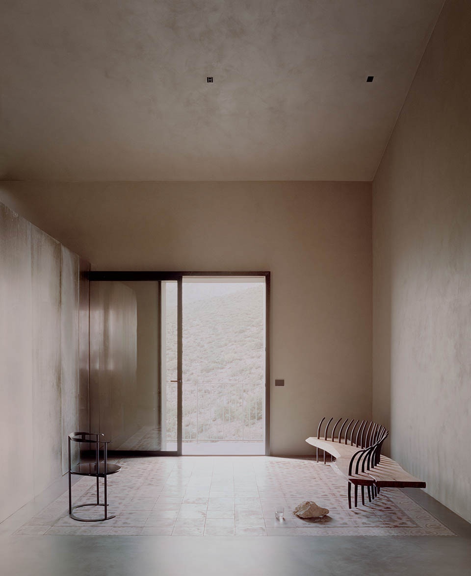 mountain foothill home by andrea eusebi