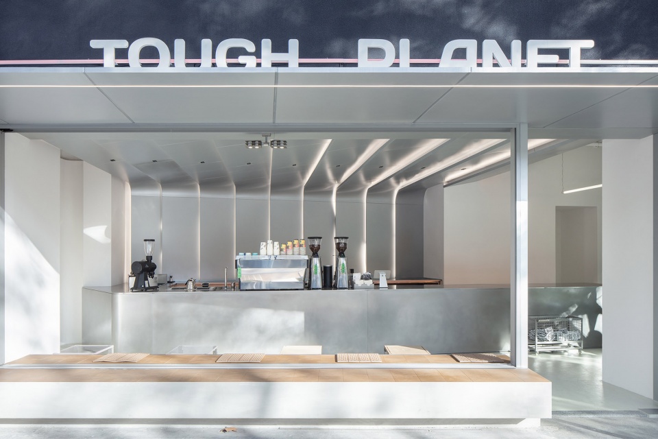 tough planet coffee market in shanghai by atah