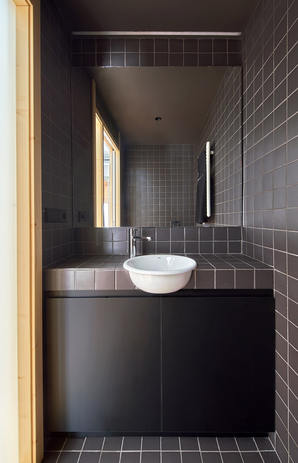 100joa new construction of a row house in mataro by vallribera arquitectes