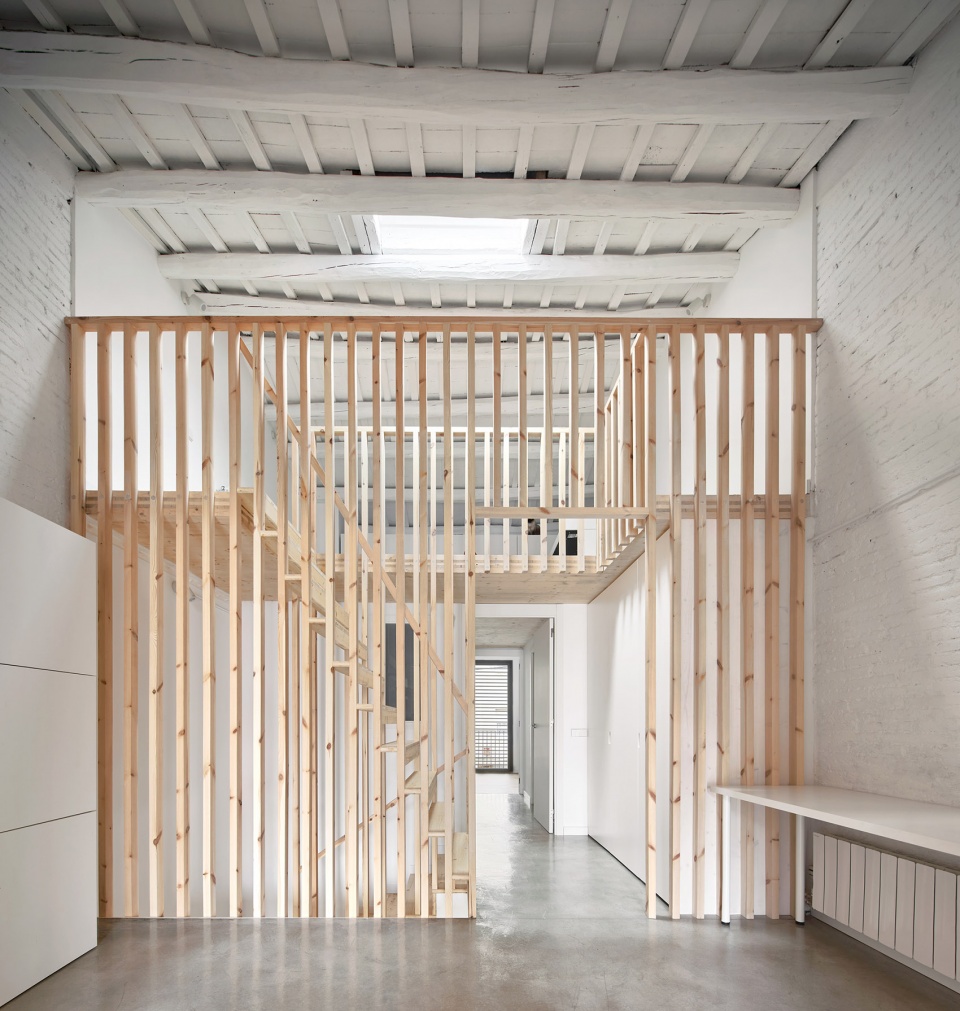 95pla renovation and expansion of a row house by vallribera arquitectes