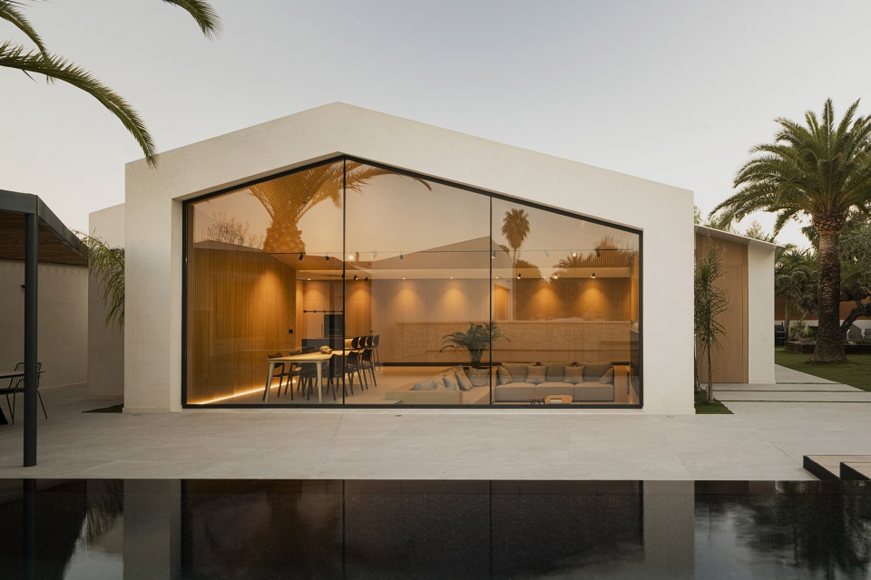 Home Refurbishment for Alejandro and Inma by Pablo Munoz Paya Arquitectos