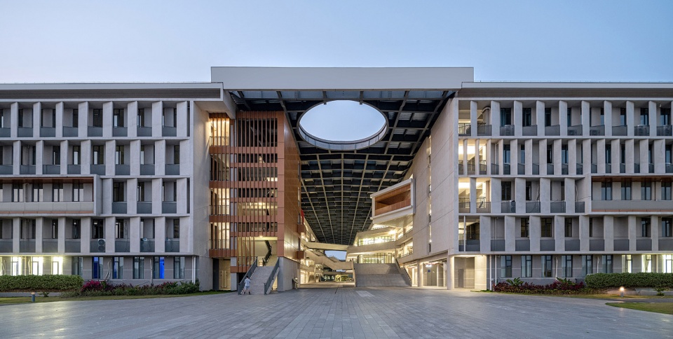 public teaching and learning building of guangdong university of petrochemical technology by tjad