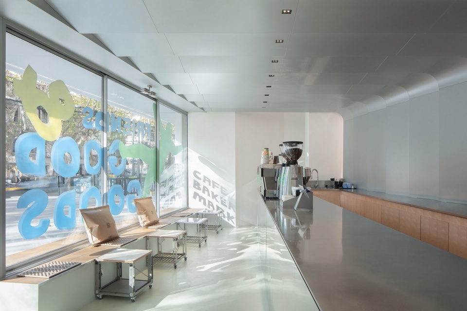 tough planet coffee market in shanghai by atah