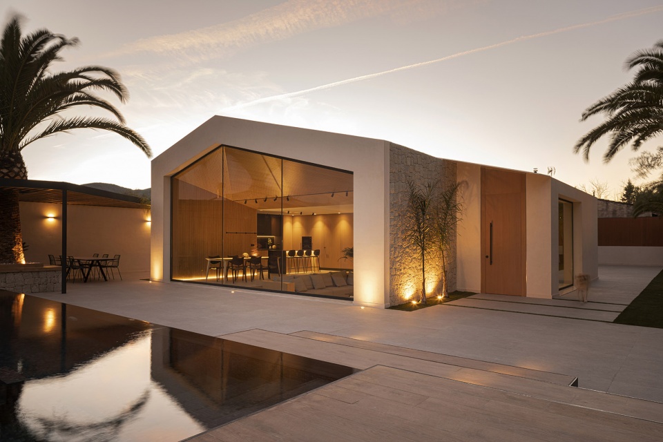 Home Refurbishment for Alejandro and Inma by Pablo Munoz Paya Arquitectos