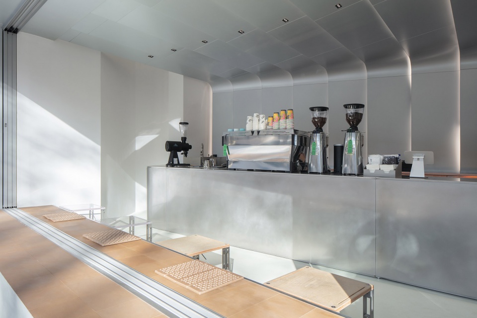tough planet coffee market in shanghai by atah