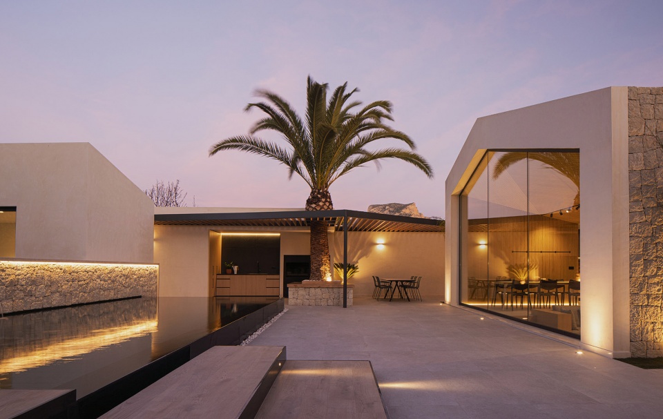 Home Refurbishment for Alejandro and Inma by Pablo Munoz Paya Arquitectos