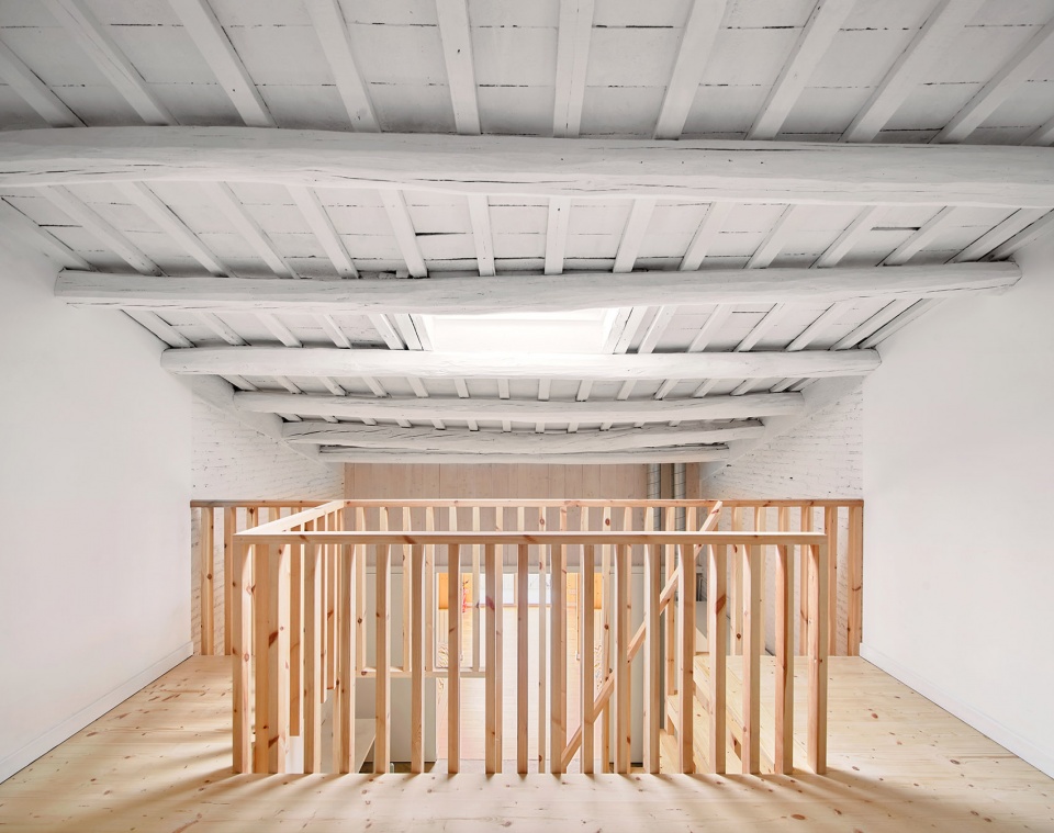 95pla renovation and expansion of a row house by vallribera arquitectes
