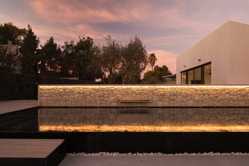 Home Refurbishment for Alejandro and Inma by Pablo Munoz Paya Arquitectos