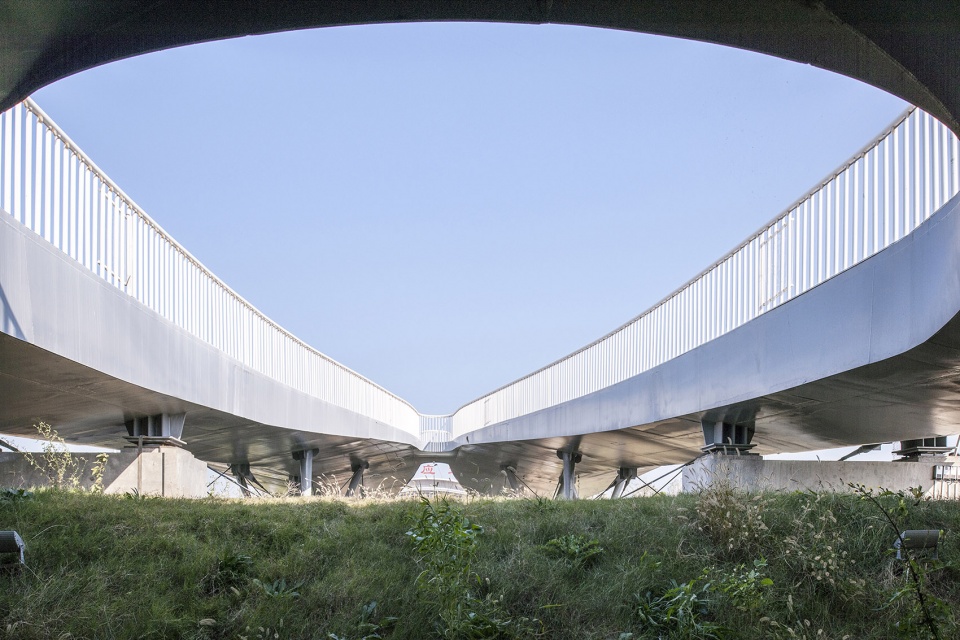 扬州市宝应高铁站人行桥设计 张冰土木方建筑工作室