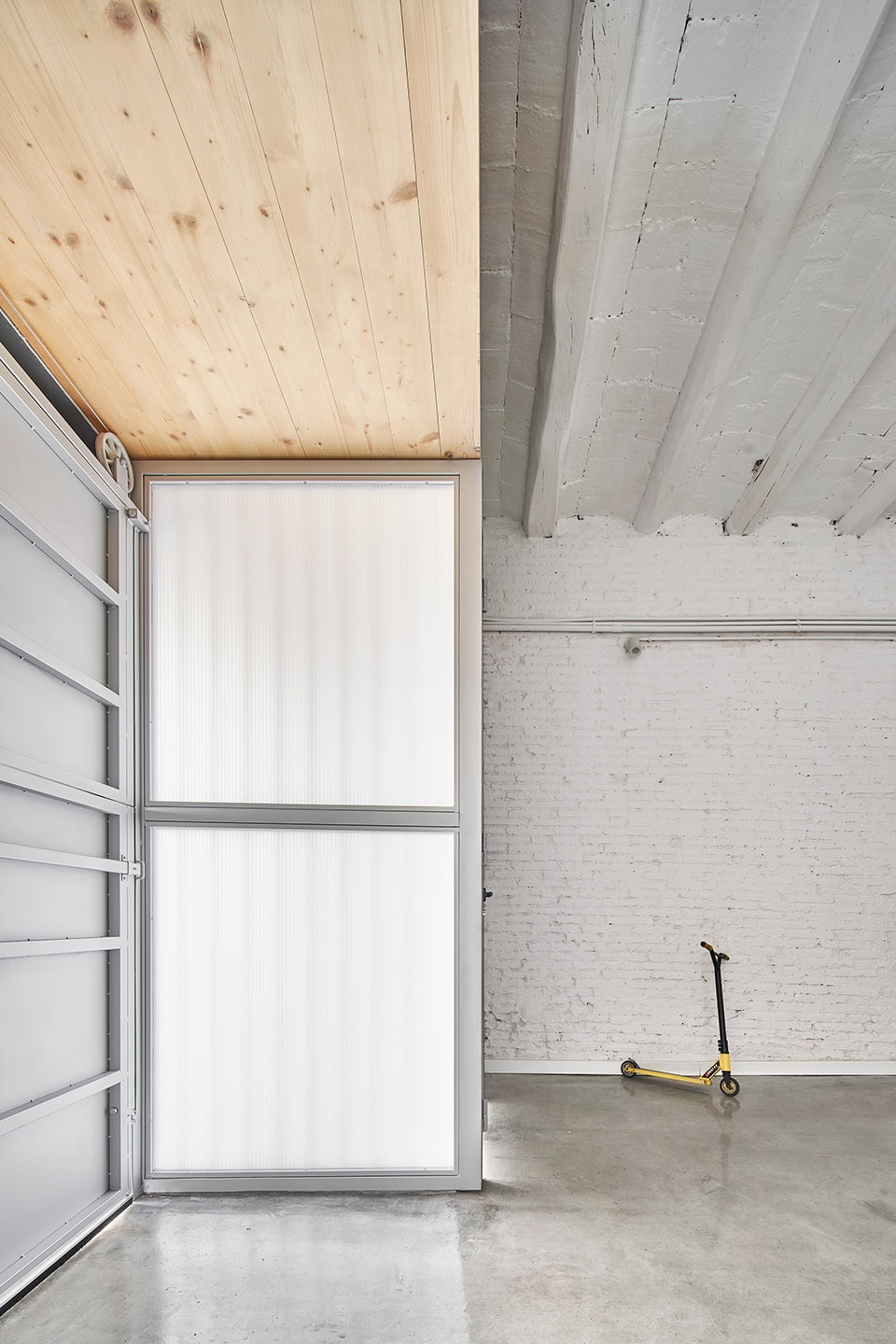 95pla renovation and expansion of a row house by vallribera arquitectes