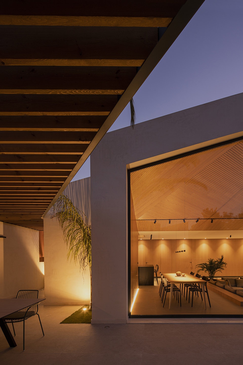 Home Refurbishment for Alejandro and Inma by Pablo Munoz Paya Arquitectos