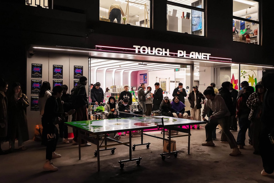 tough planet coffee market in shanghai by atah