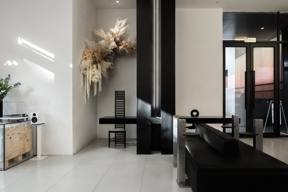 MORE I by A N D DESIGN
