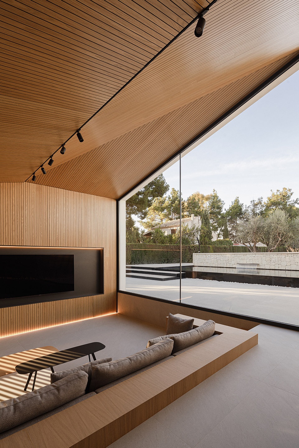 Home Refurbishment for Alejandro and Inma by Pablo Munoz Paya Arquitectos