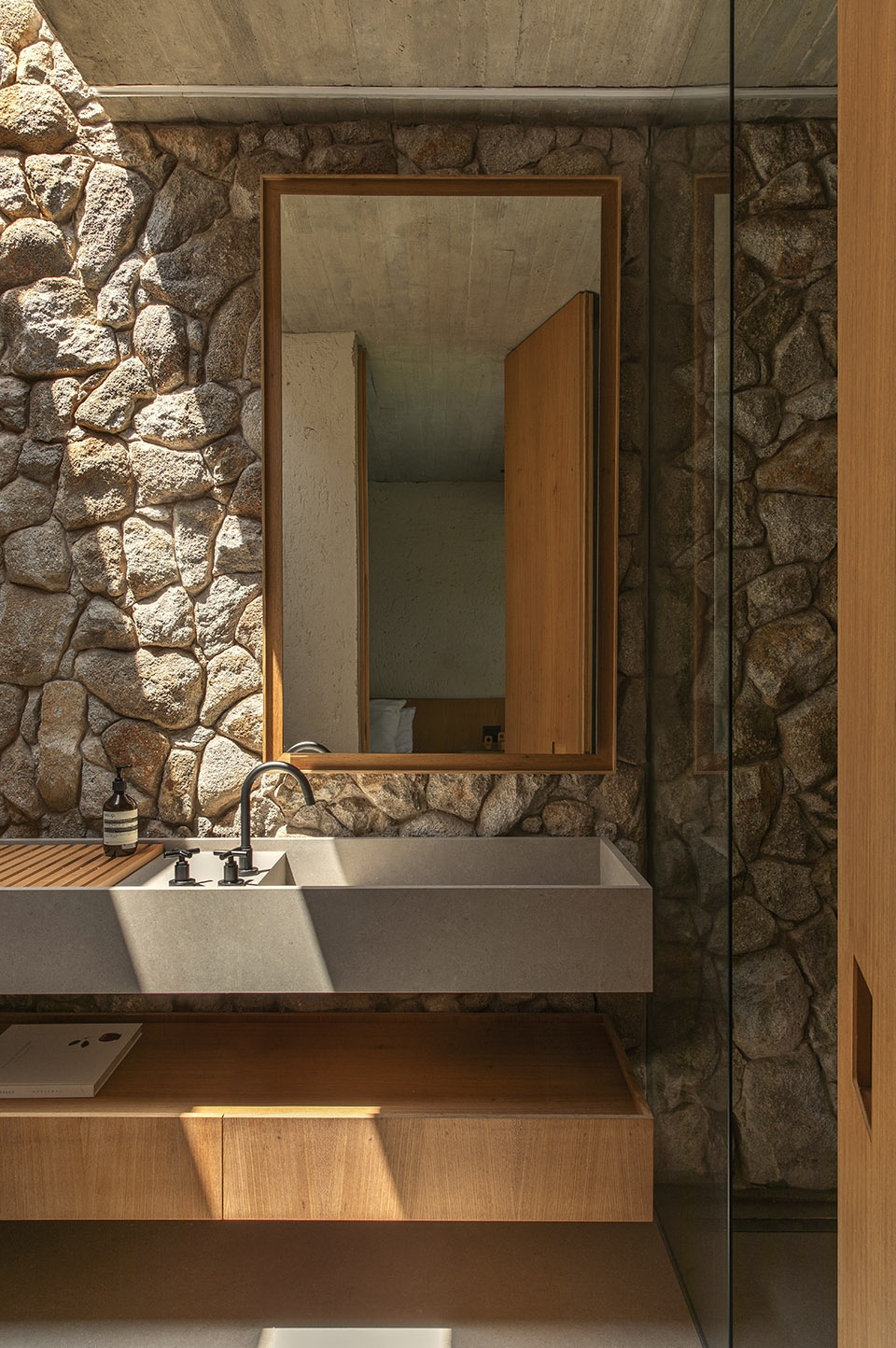 House of the Lake by mf arquitetos