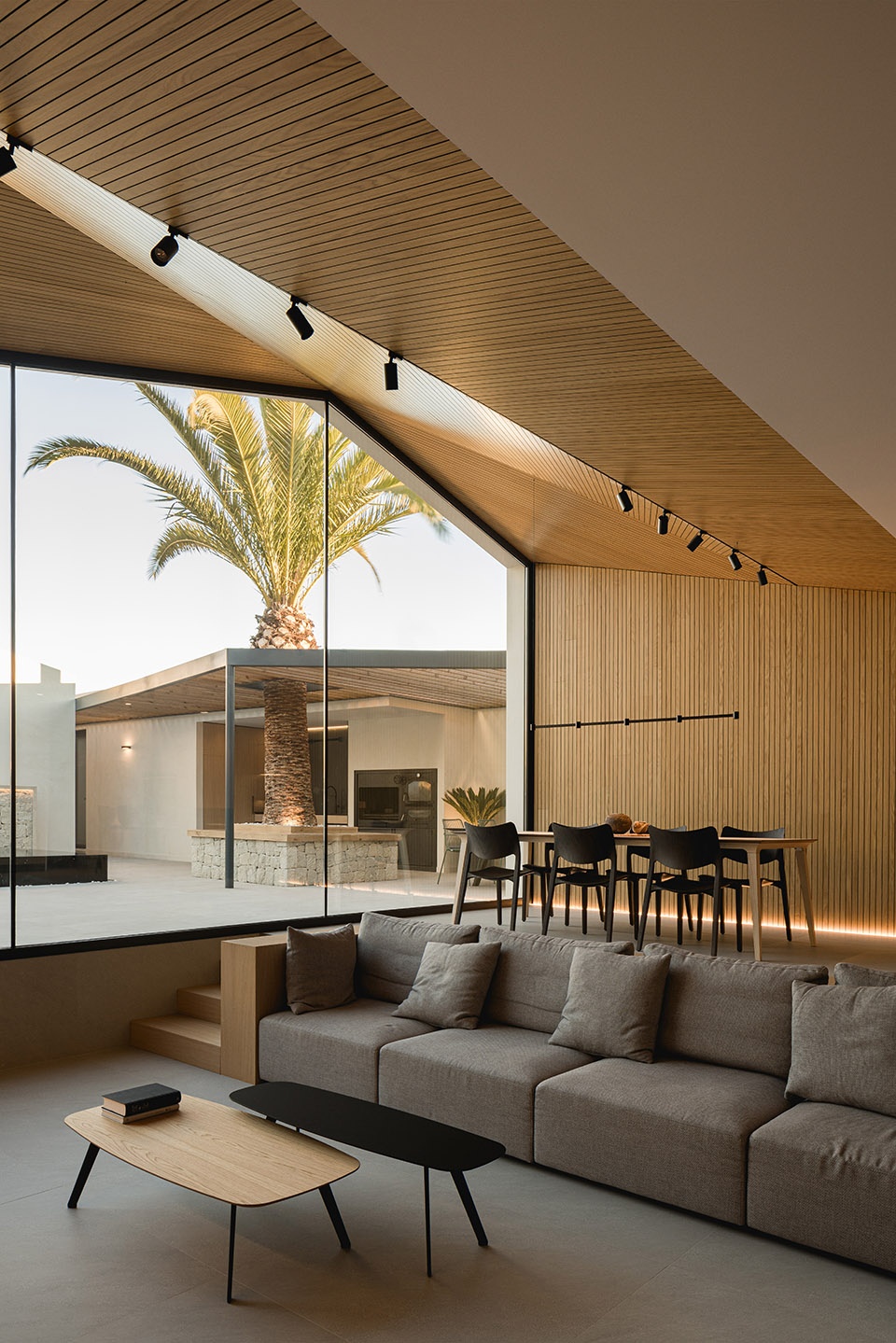 Home Refurbishment for Alejandro and Inma by Pablo Munoz Paya Arquitectos