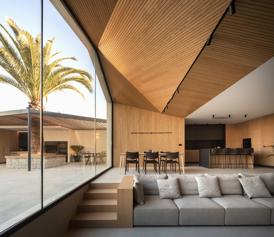 Home Refurbishment for Alejandro and Inma by Pablo Munoz Paya Arquitectos