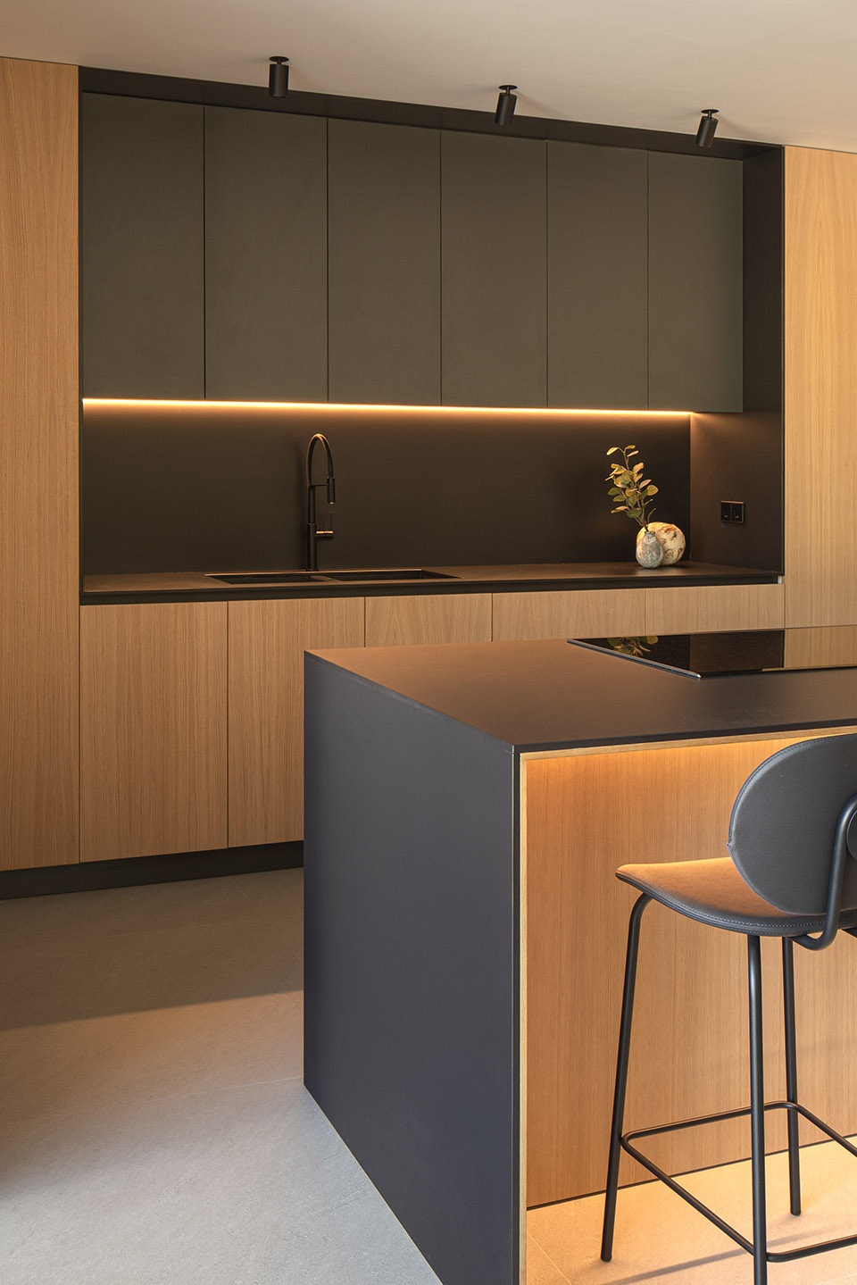 Home Refurbishment for Alejandro and Inma by Pablo Munoz Paya Arquitectos
