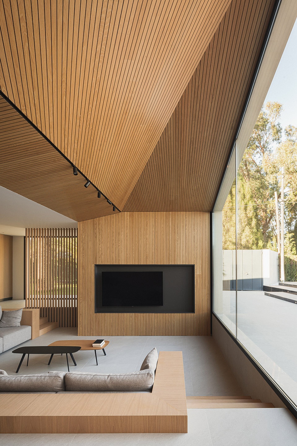 Home Refurbishment for Alejandro and Inma by Pablo Munoz Paya Arquitectos