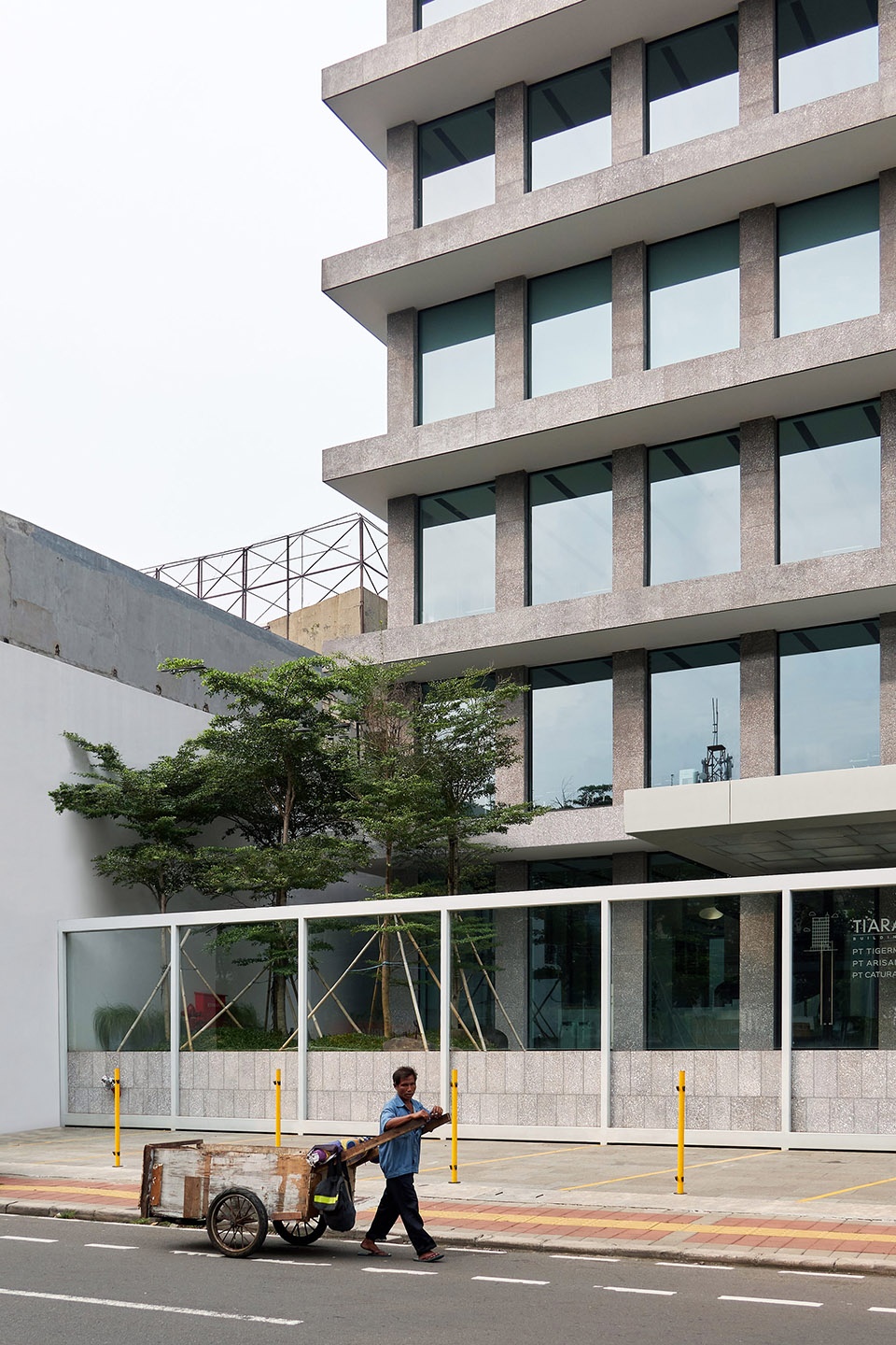 Tigermandiri Office by Csutoras Liando