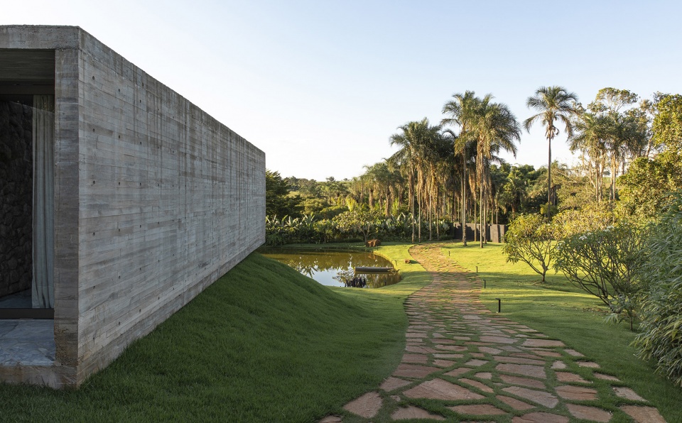 House of the Lake by mf arquitetos