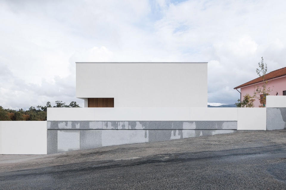house in santa marinha by helder da rocha arquitectos