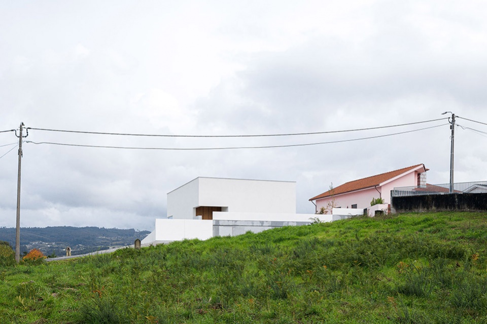 house in santa marinha by helder da rocha arquitectos