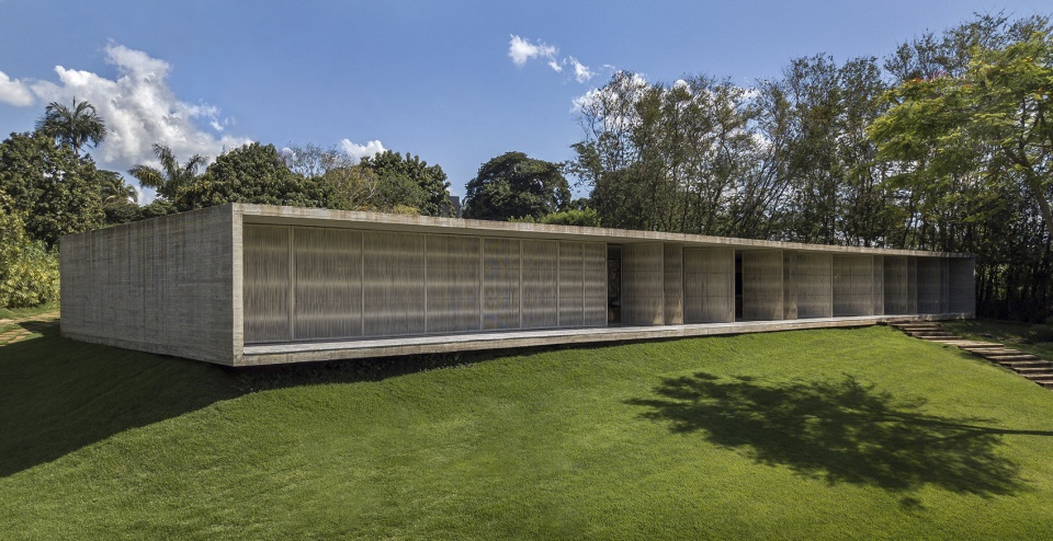 House of the Lake by mf arquitetos